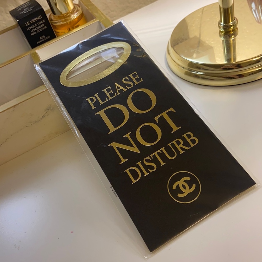 Chanel do not disturb door sign